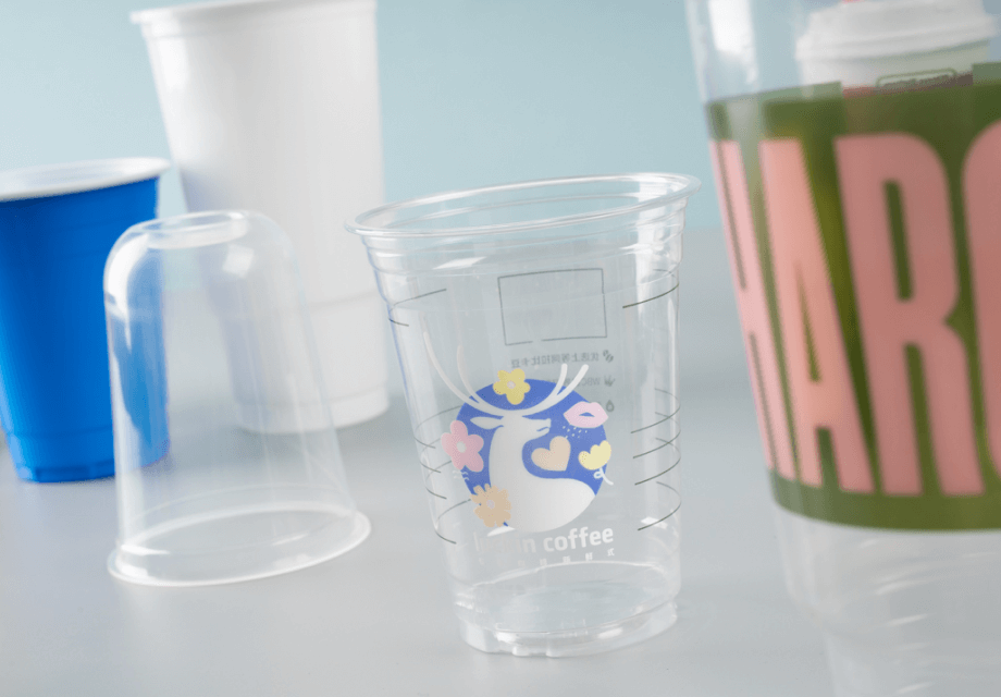 Fabrication de gobelets de marque personnalis&eacute;e
